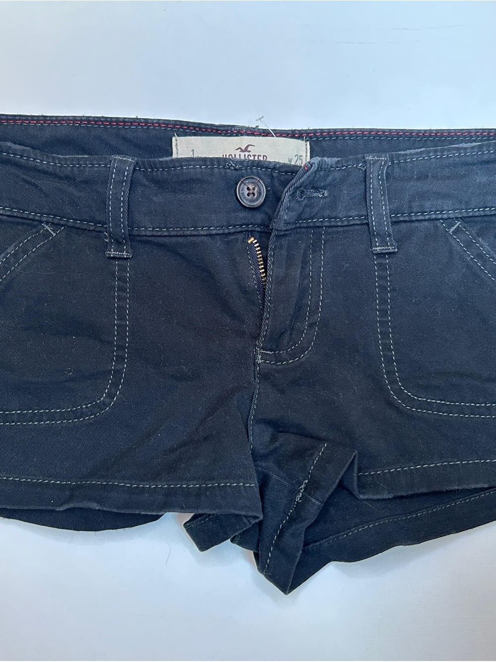 Hollister Women's Black Low-Rise Short Shorts